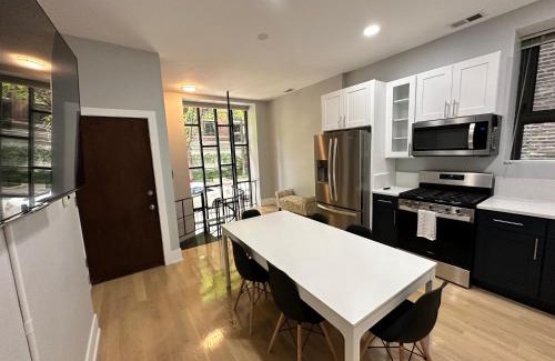 Near North Side House | Gold Coast - Downtown Hideaway