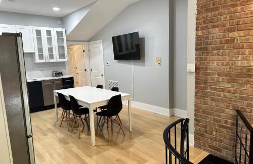 Near North Side House | Gold Coast - Downtown Hideaway