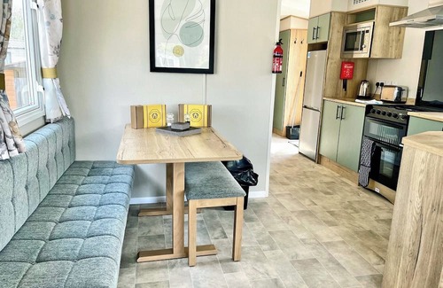 Harvington House | Gold Deluxe 2 Bed sleeps 6 Pet friendly