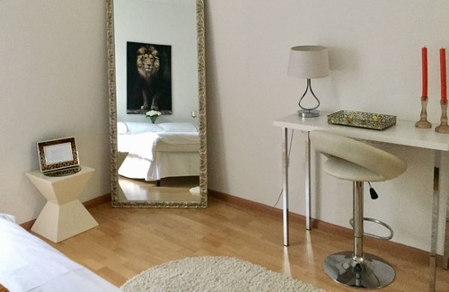 Gries - Quirein House | Gold Experience Suite