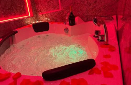 Tuscolano Apartment | Gold House Roma