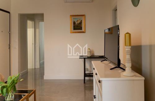Ferrara Apartment | Gold River House