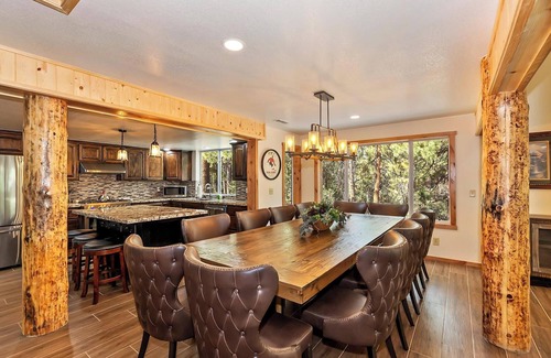 Eagle Mountain Estates Cabin | Gold Rush Lodge: Exceptional Location in Big Bear's Eagle Mountain Estates! Luxury 5 En Suite Bedrooms! EV Charger! Pet Friendly!
