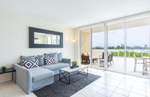 Sunny Isles Beach Apartment | Golden Bay 302