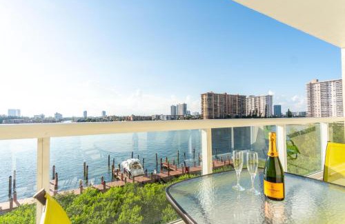 Sunny Isles Beach Apartment | Golden Bay 506