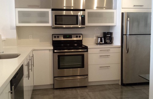 Sunny Isles Beach Condo | Golden Bay 608,