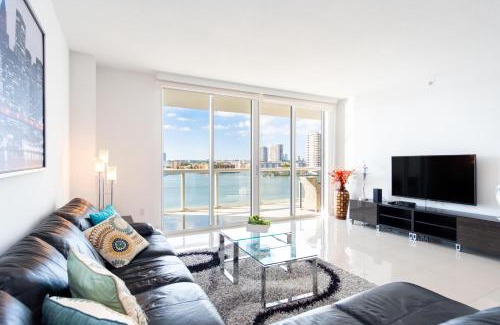 Sunny Isles Beach Apartment | Golden Bay 805