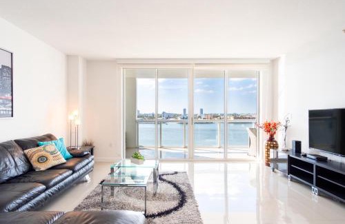 Sunny Isles Beach Apartment | Golden Bay 805