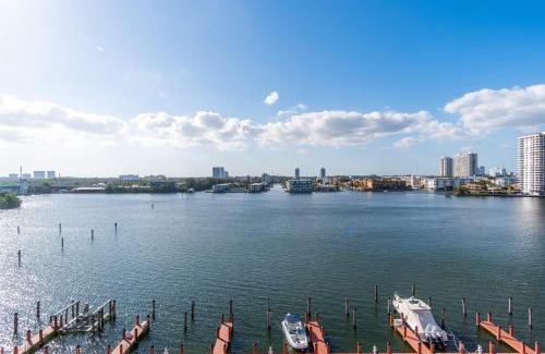 Sunny Isles Beach Apartment | Golden Bay 805