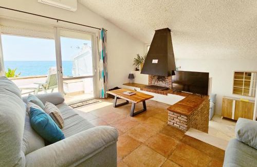 Bahia Dorada Ski Chalet | Golden Bay beach house by Lica