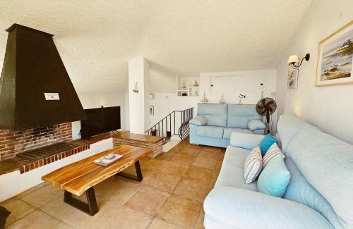 Bahia Dorada Ski Chalet | Golden Bay beach house by Lica