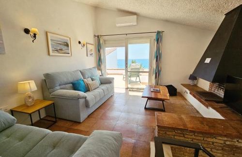 Bahia Dorada Ski Chalet | Golden Bay beach house by Lica