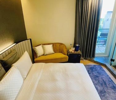 Big Beach Hotel | Golden Bay Holiday Inn