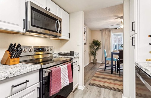 Northwest Apartment | Golden Bloom - 3/2 condo