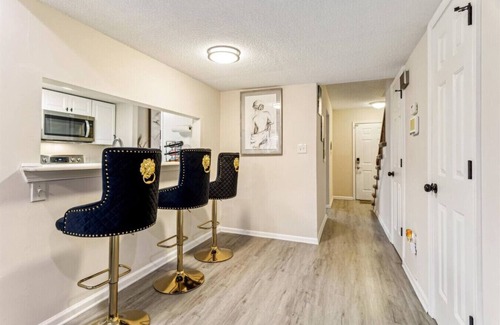 Northwest Apartment | Golden Bloom - 3/2 condo