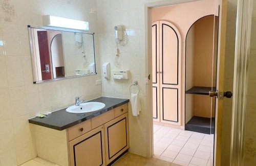 Halls Gap Hotel | Golden Chain Country Plaza Motel Halls Gap