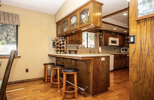 Kernville Cabin | Golden Deer Cabin: 3-Story Cozy Lodge, Game Room, Fire Pit, Mountain View, River
