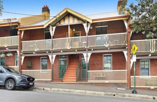 Millers Point Apartment | Golden Dream