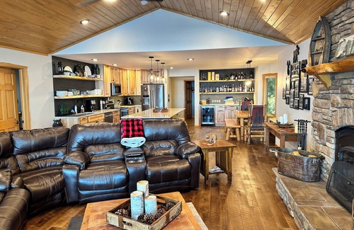Stone Lake Cabin | Golden Getaway - 40' from the sandy beach on LCO! New kitchen & living room.