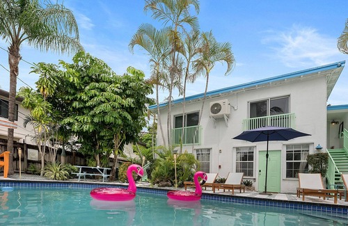 Victoria Park House | Golden Girls Getaway: Blanche's Suite at KarINN Unit 2