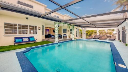 Pelican Villa | Golden Globe - luxury on the canal with poolspa