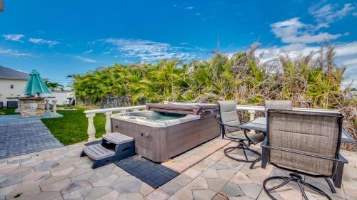 Pelican Villa | Golden Globe - luxury on the canal with poolspa