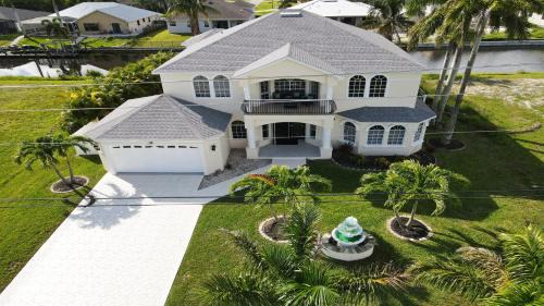 Pelican Villa | Golden Globe - luxury on the canal with poolspa