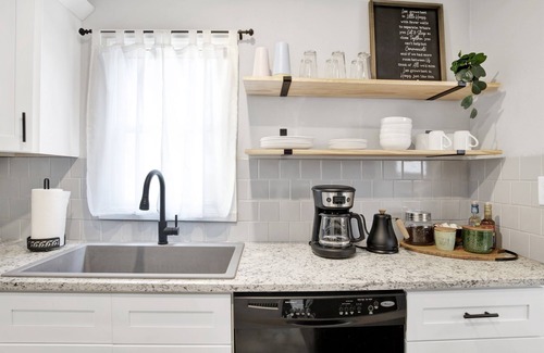 Warrington House | Golden Glow Cottage~NAS~Corry~Beaches