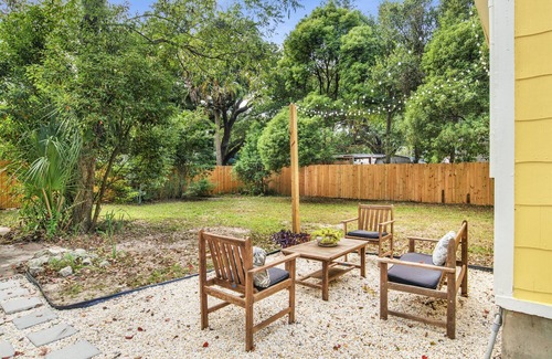 Warrington House | Golden Glow Cottage~NAS~Corry~Beaches