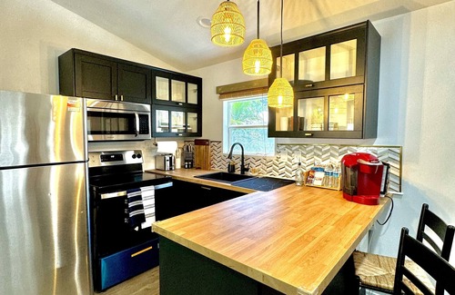Kissimmee Cottage | Golden Grove Sanctuary - 5 miles to Disney parks