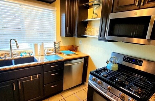 Golden Hill Apartment | Golden Hill 2 bedroom with Hot Tub and Outdoor Shower! Stay for 30 days!