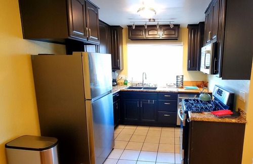 Golden Hill Apartment | Golden Hill 2 bedroom with Hot Tub and Outdoor Shower! Stay for 30 days!