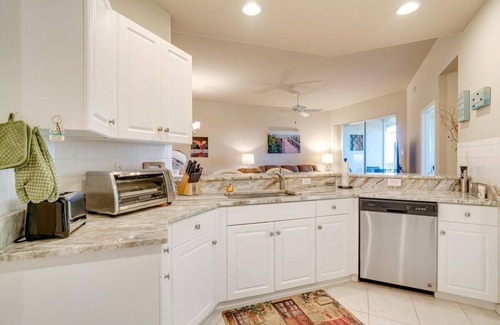 Tropical Cove Condo | Golden Hour Getaway at Lexington CC Lake Village