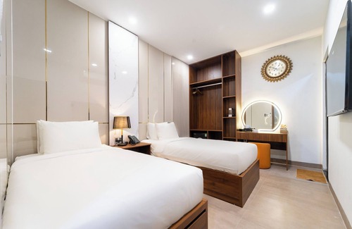 Downtown Ho Chi Minh City Hotel | Golden Lunar