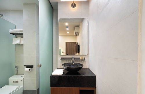 Downtown Ho Chi Minh City Hotel | Golden Lunar