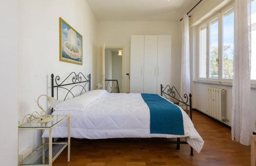 Lido di Camaiore House | Golden Luxe - Roman Luxury Villa in the Sea