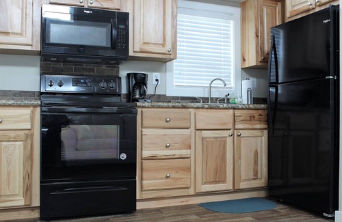 Aransas Pass Cabin | Golden Oak -Beautiful New Cottages - Perfect Getaway for Couples