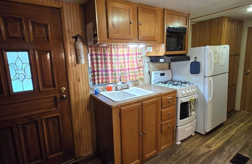 South Bloomingville Cottage | Golden Oak Cottage Hocking Hills