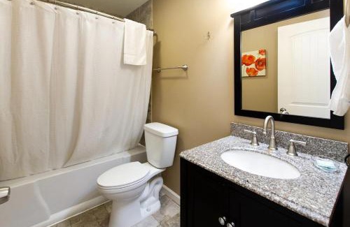 Dahlonega Apartment | Golden Pines Villa on Choice Ave Steps to Downtown