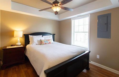 Dahlonega Apartment | Golden Pines Villa on Choice Ave Steps to Downtown