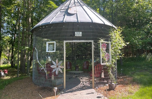 Stratford Apartment | Golden Pond Cozy Lower Level, Indoor & Outdoor Fire Pit, 30 min to Granite Peak