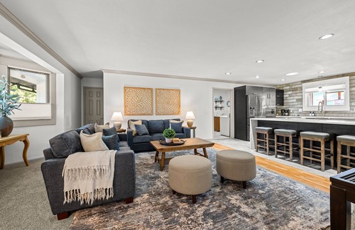 Golden House | Golden Ranch with Private Heated Pool, Sunroom and Firepit. Conveniently located