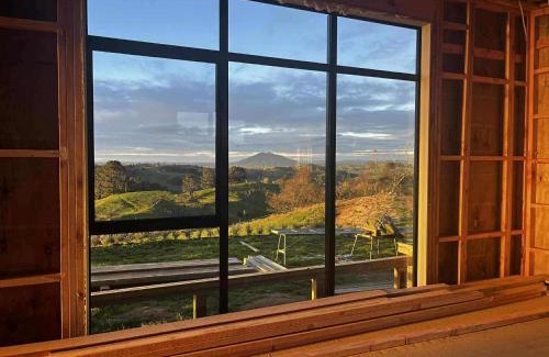 Otorohanga Villa | Golden Ridge Retreat