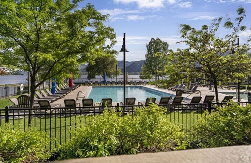 Oroville House | Golden Sands Getaway: 4-Bedroom Beach Beauty