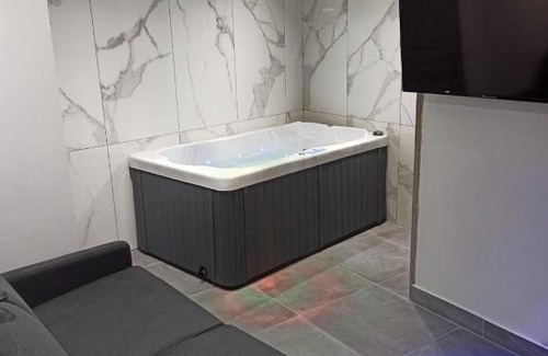 Manosque Apartment | GOLDEN Suites & Spa le coocon