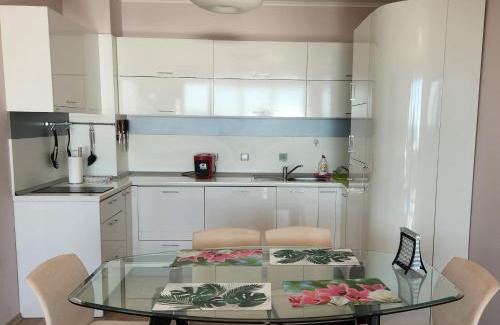 Shkorpilovtsi Apartment | Golden Sunrise