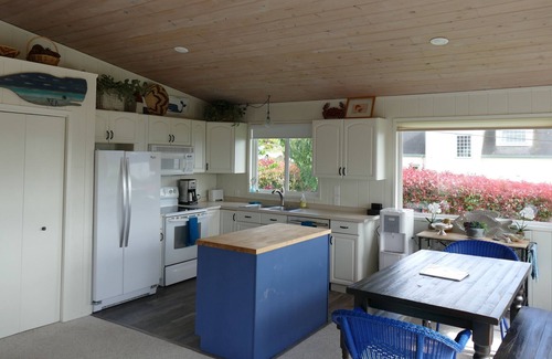 Lummi Island House | Golden Sunset/w Hot Tub & Beach and Free Standing "Mother In-Law" apartment