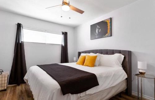 South Central Houston Apartment | Golden Vibes Dwtn,Eado,Nrg,MedCtr,MTR,Rodeo