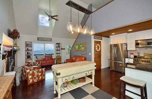 Waynesville House | Golden Vista-At 4000 feet, Golden Vista is a unique combination of breathtaki