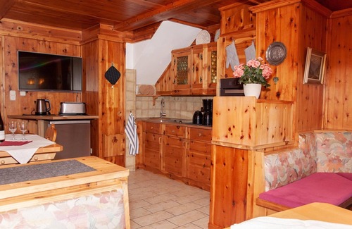Mittenwald Apartment | "Goldenes Landl" holiday home /5 bedrooms /5x shower, toilet - Gröbl-Alm, alpine inn /hotel